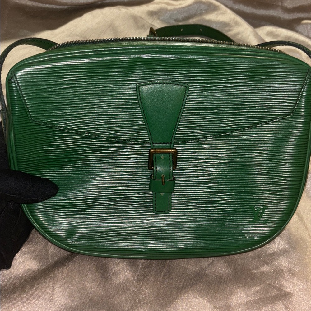 LOUIS VUITTON Epi Jeune Fille Shoulder Bag Green & Matching Key Card Wallet - Picture 3 of 11